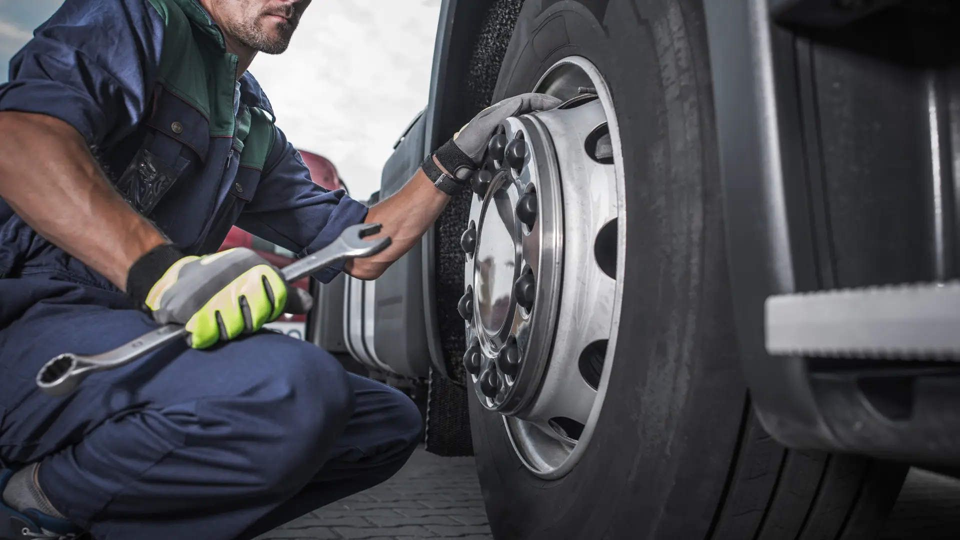 Common Truck Maintenance Issues That Lead to Accidents Image